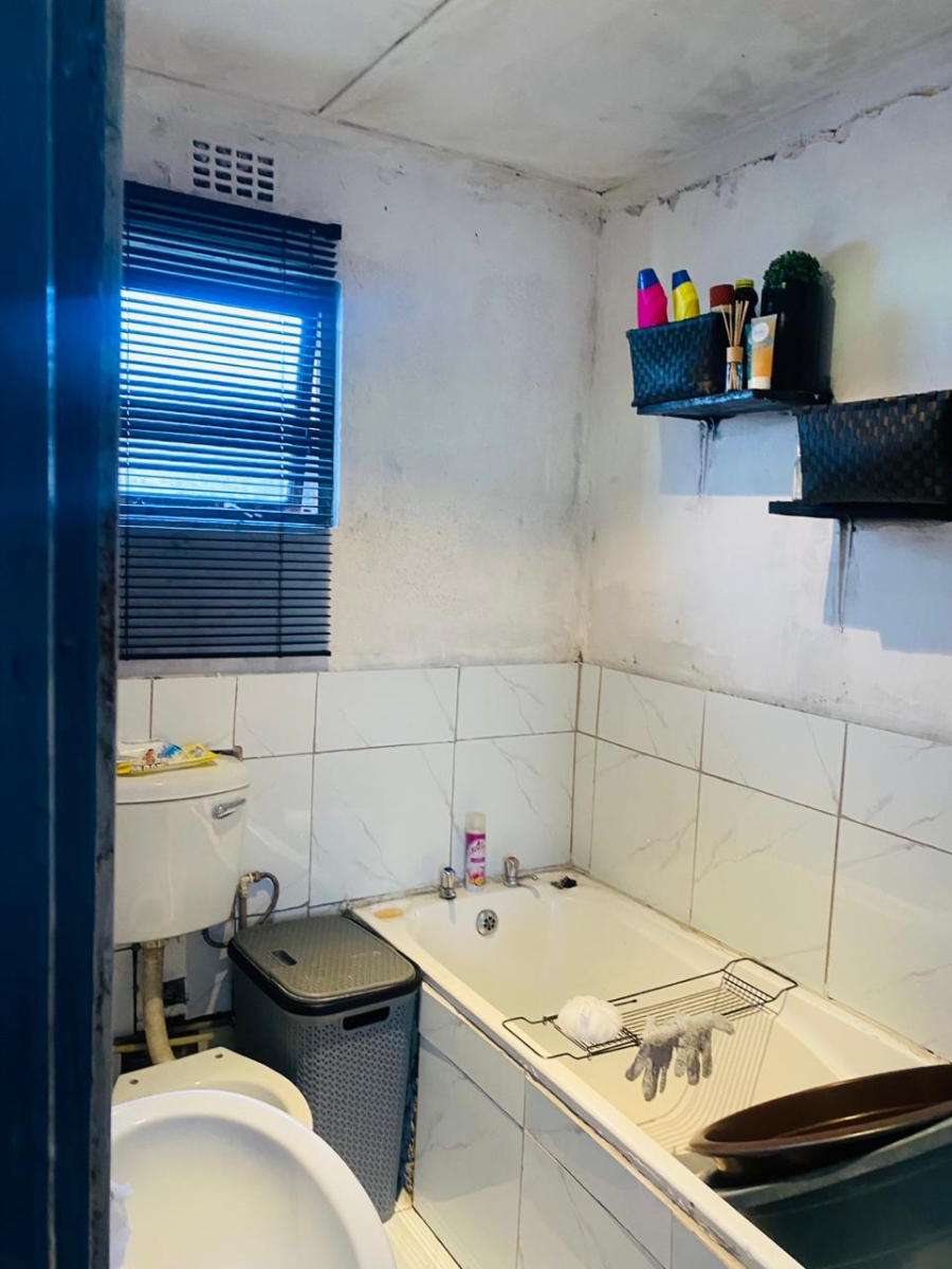 2 Bedroom Property for Sale in Mxolisi Phetani Western Cape